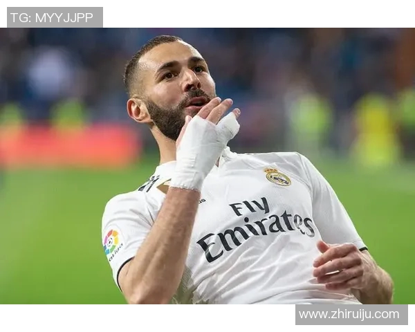 本泽马:从足球天才到传奇射手的辉煌旅程与影响力分析 本泽马:从足球天才到传奇射手的辉煌旅程与影响力分析